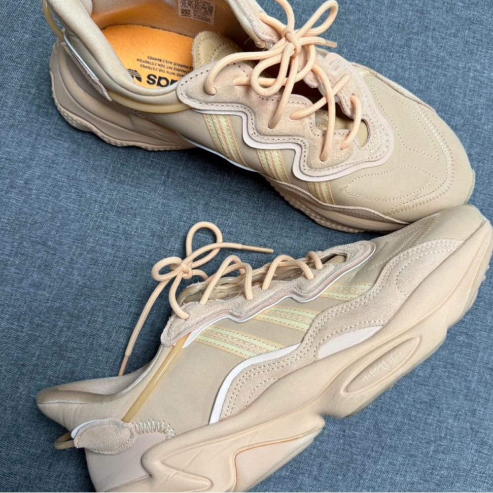 Adidas Oweezgo in Glow Orange